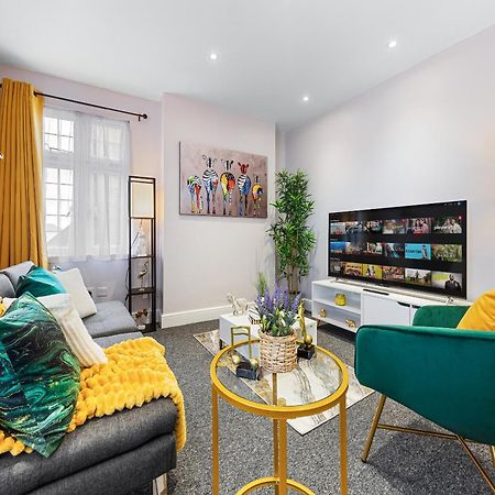 Elegant 2Br London Hideaway- King Bed, Sleeps 6 - Parking- Instant Book- 20 Percent Off Limited Time! Barnet Exteriér fotografie