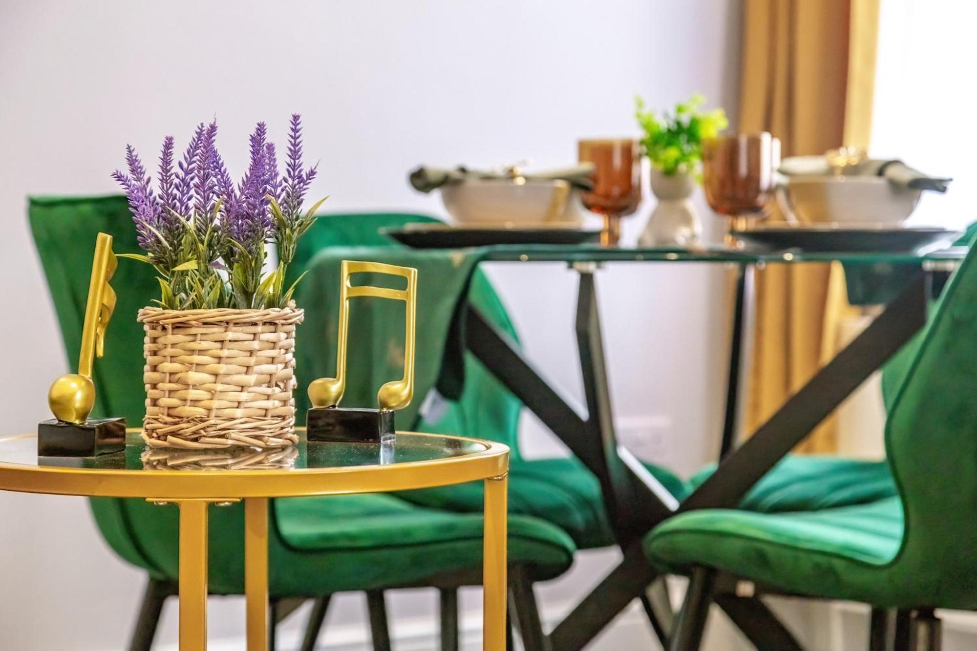 Elegant 2Br London Hideaway- King Bed, Sleeps 6 - Parking- Instant Book- 20 Percent Off Limited Time! Barnet Exteriér fotografie