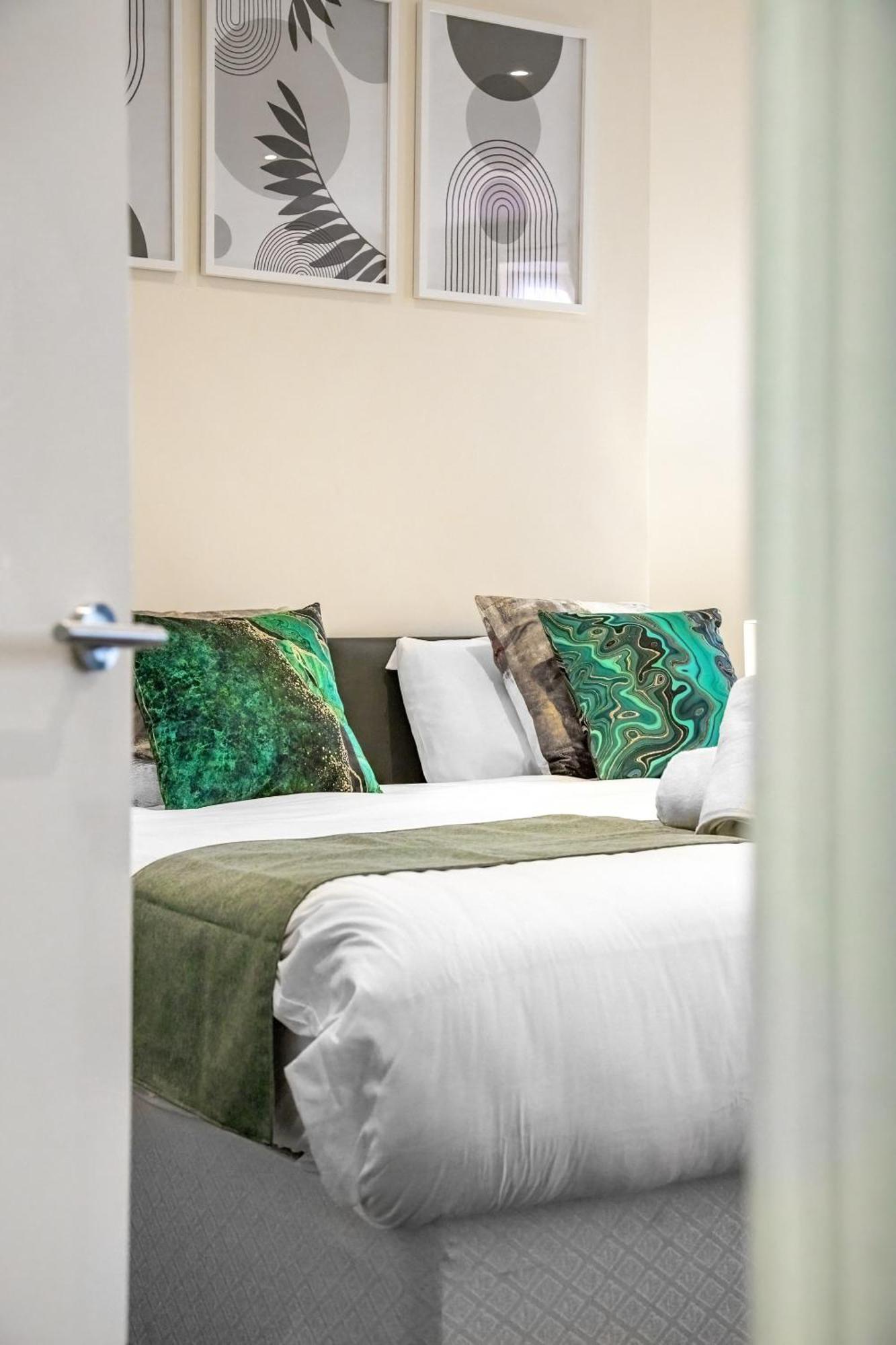 Elegant 2Br London Hideaway- King Bed, Sleeps 6 - Parking- Instant Book- 20 Percent Off Limited Time! Barnet Exteriér fotografie
