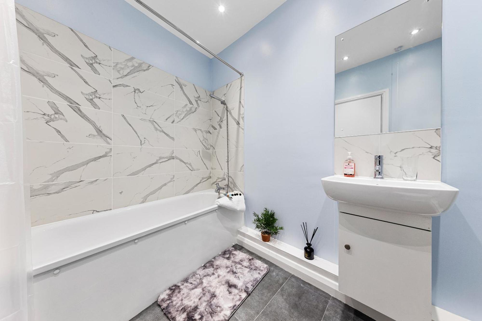 Elegant 2Br London Hideaway- King Bed, Sleeps 6 - Parking- Instant Book- 20 Percent Off Limited Time! Barnet Exteriér fotografie